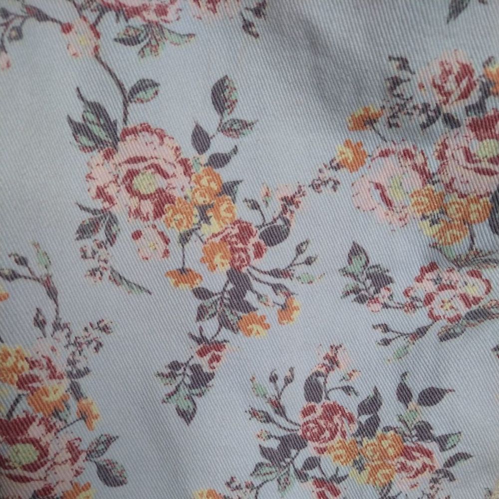 Cotton On high-waisted pastel floral ripped jeans - Picture 4 of 5